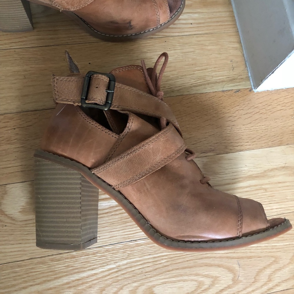 Seychelles light brown peep toe booties witch lace
